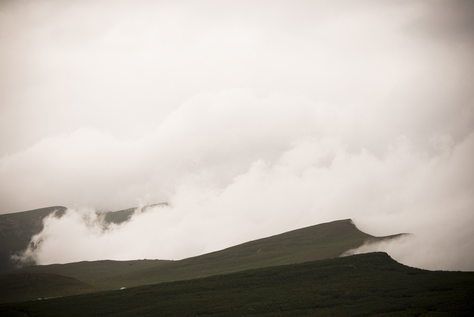 Eképp viselkednek a völgyből (Buşteni) felemelkedő felhők amikor magaslati levegőhöz érnek.