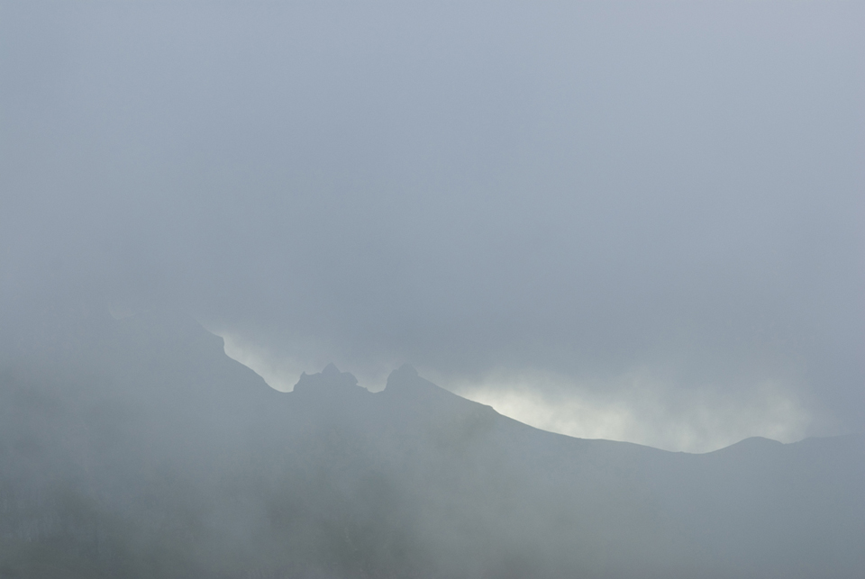 Távoli látkép a csúcsról dél irányba.
